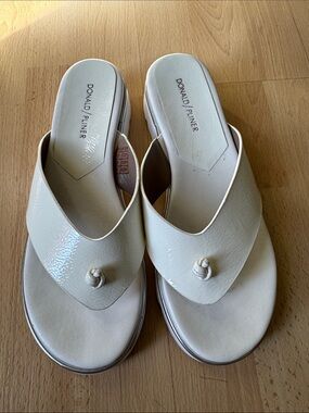 Donald/Pliner Sandals size 10